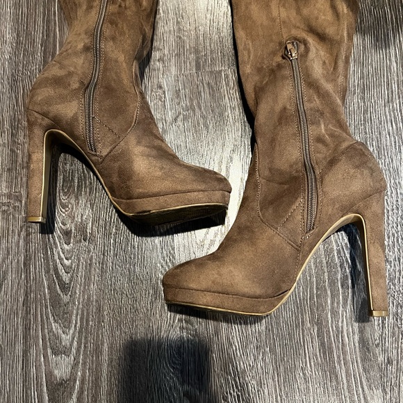 Light Brown Over The Knee Boots Size 8 - Picture 3 of 5